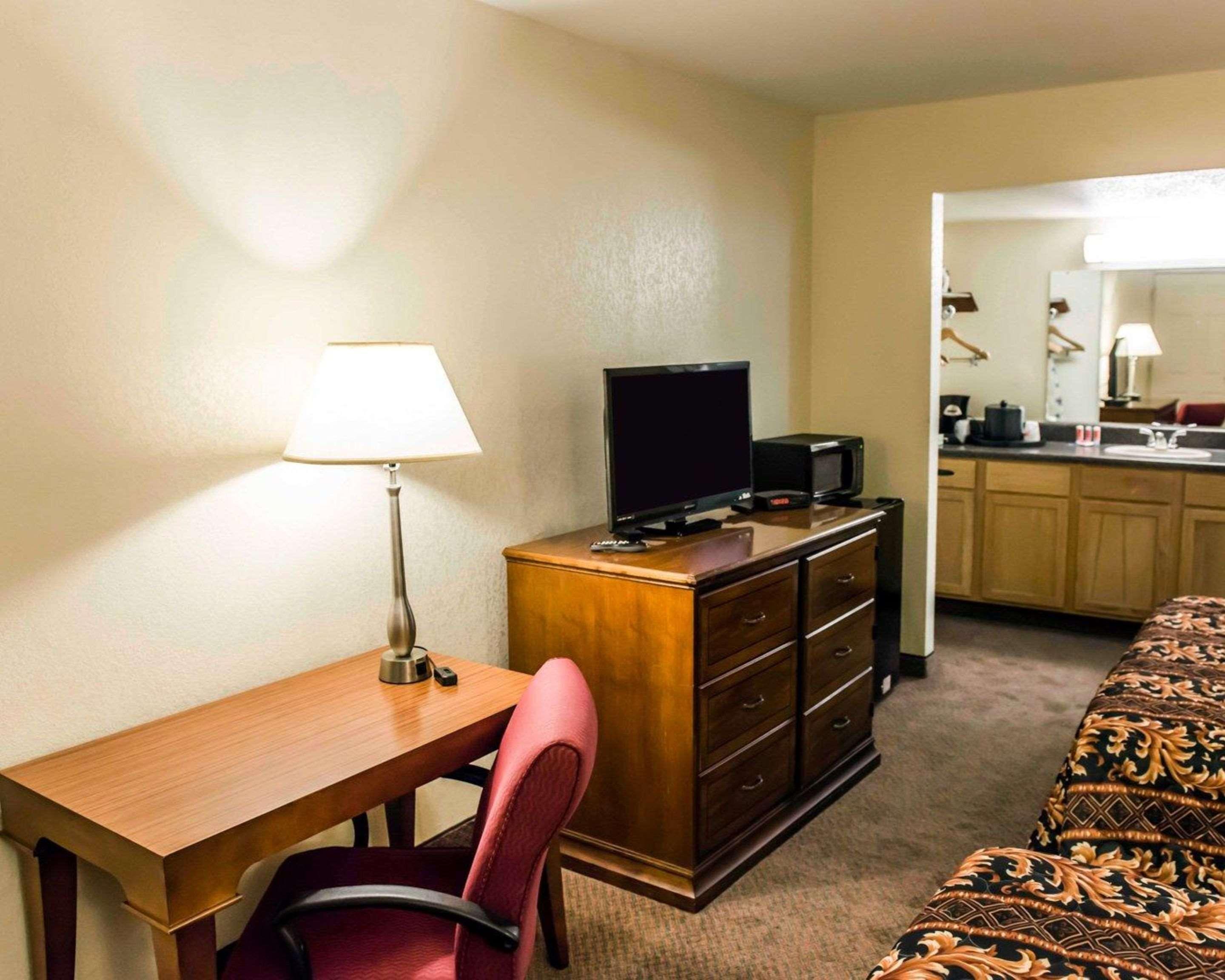 Econo Lodge Perry Exteriör bild