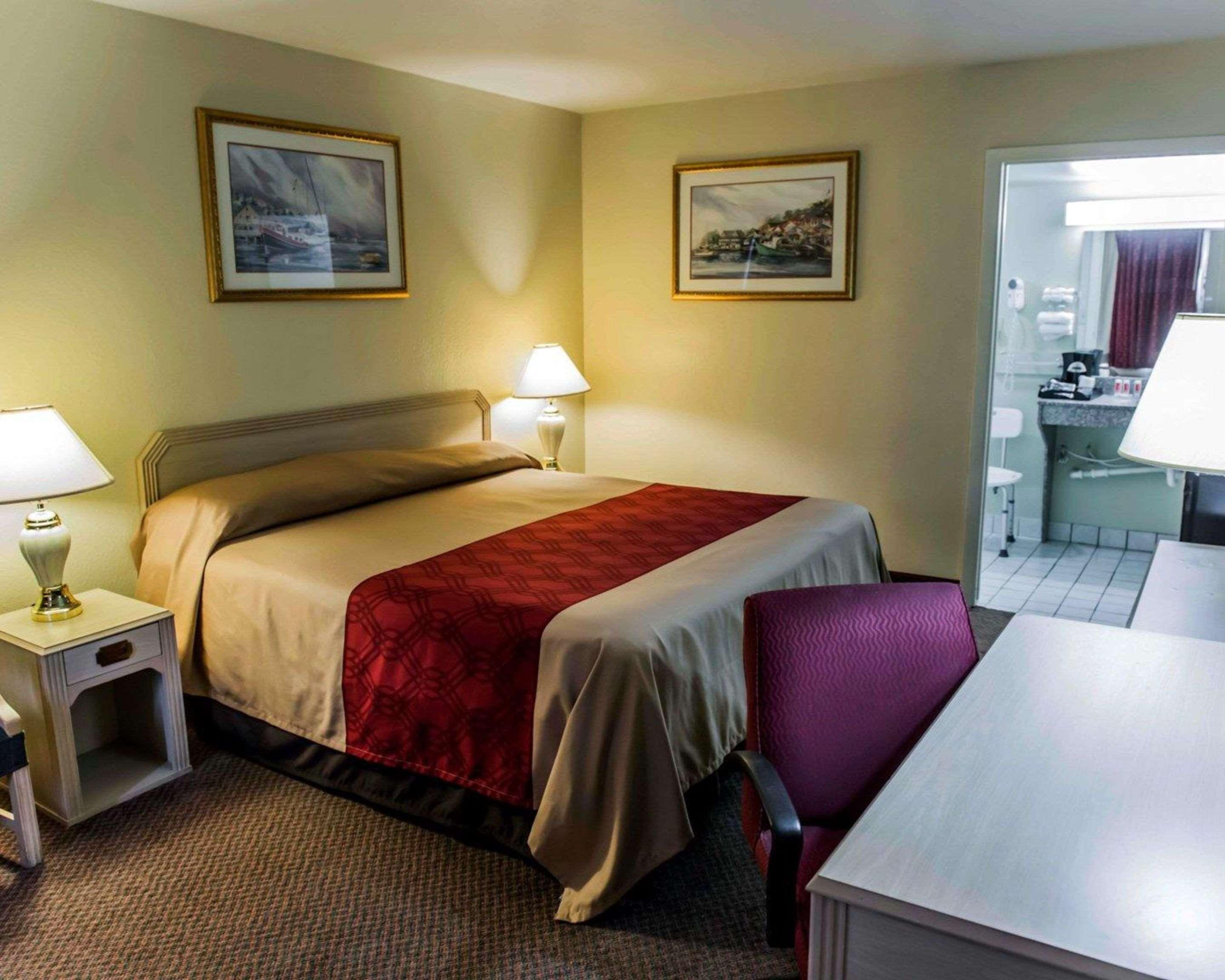 Econo Lodge Perry Exteriör bild
