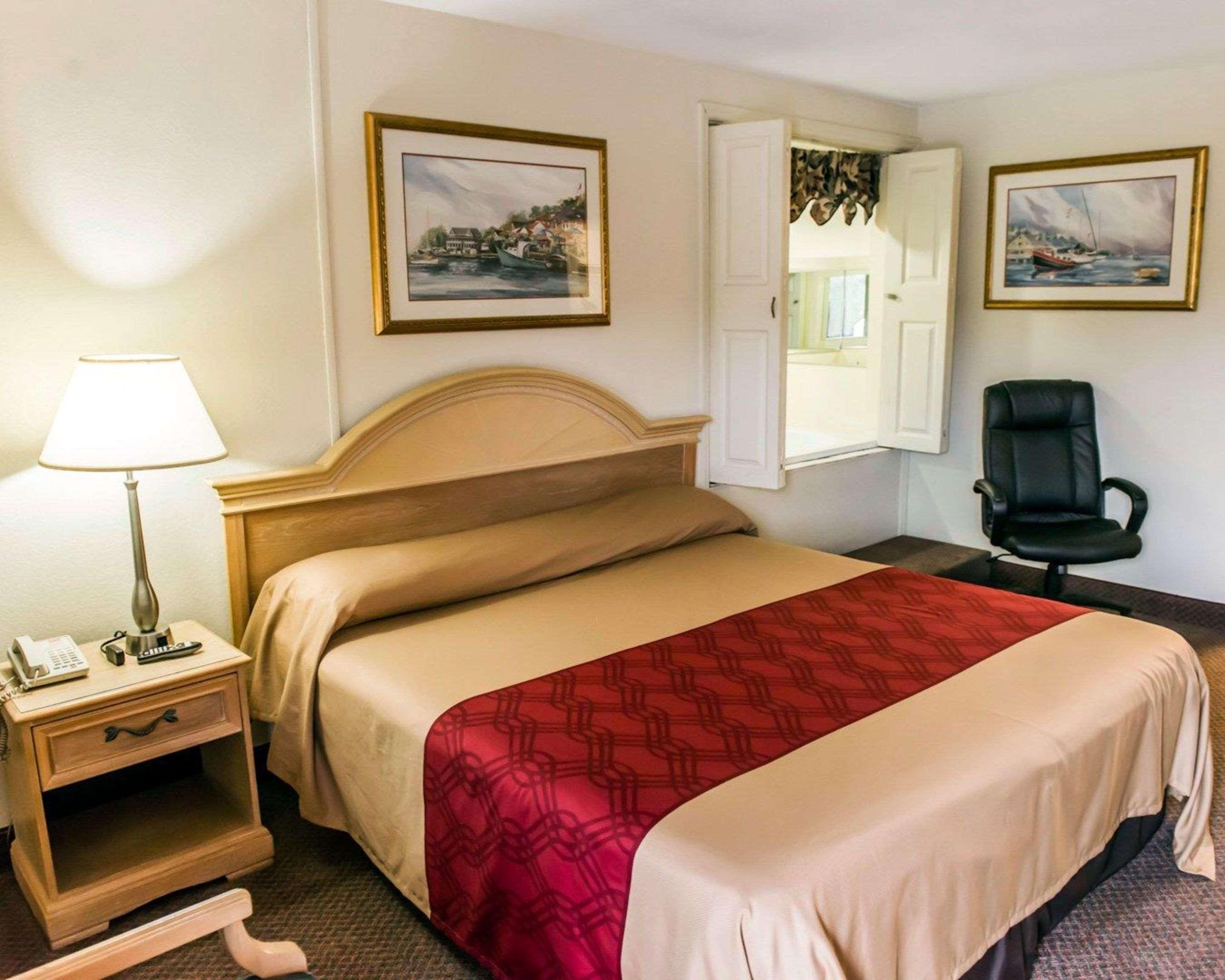 Econo Lodge Perry Exteriör bild