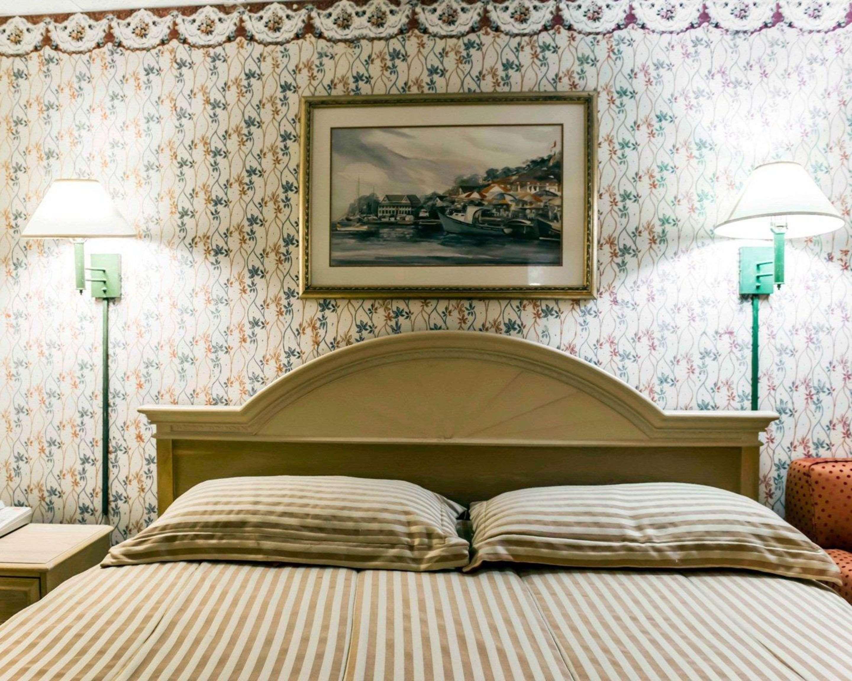 Econo Lodge Perry Exteriör bild